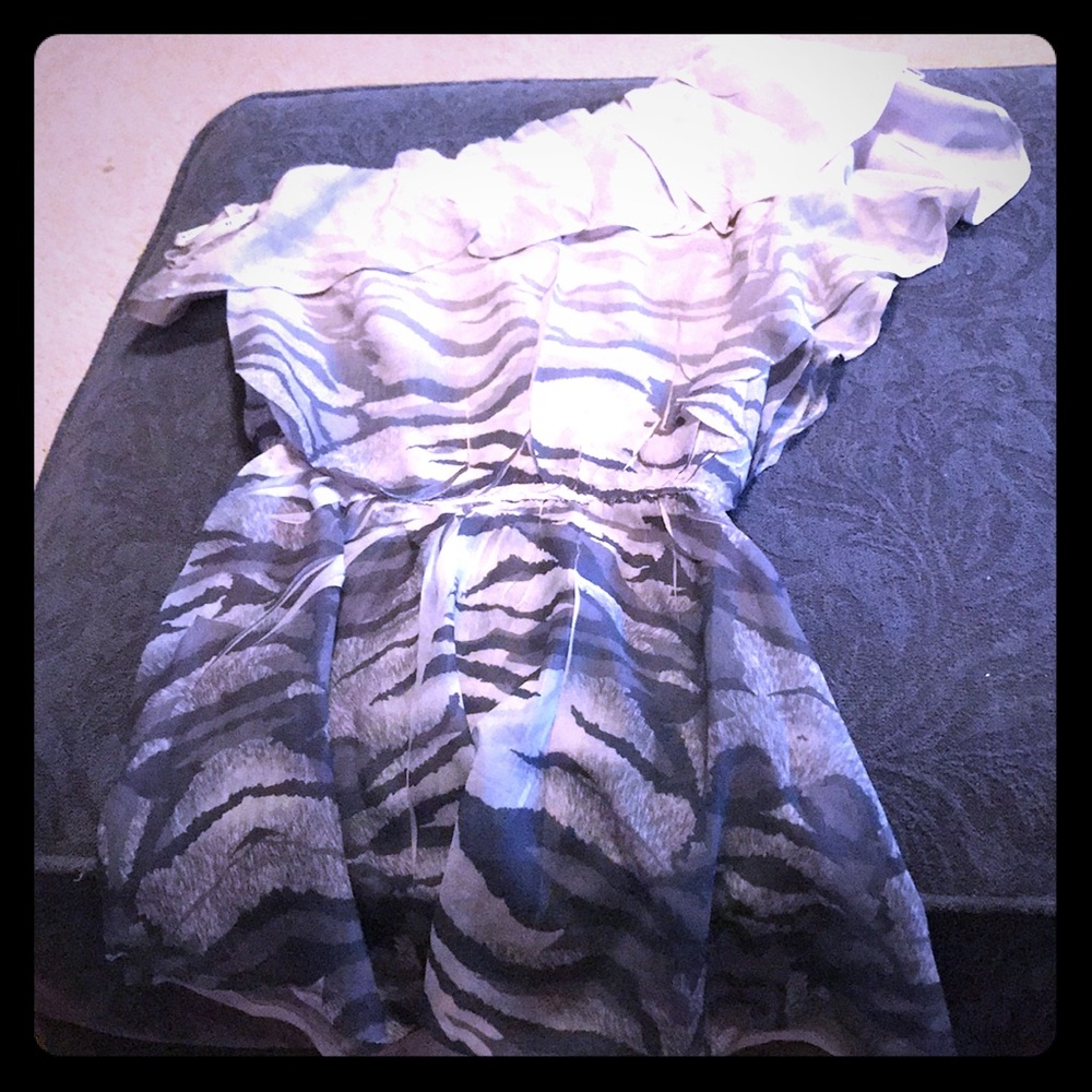 One shoulder small T-shirt never worn